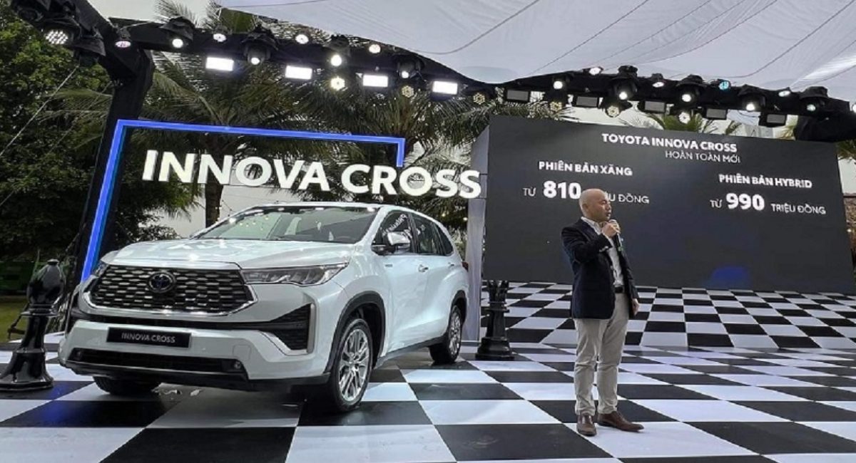 Toyota ra mắt Innova Cross hoàn toàn mới, giá từ 810 triệu đồng