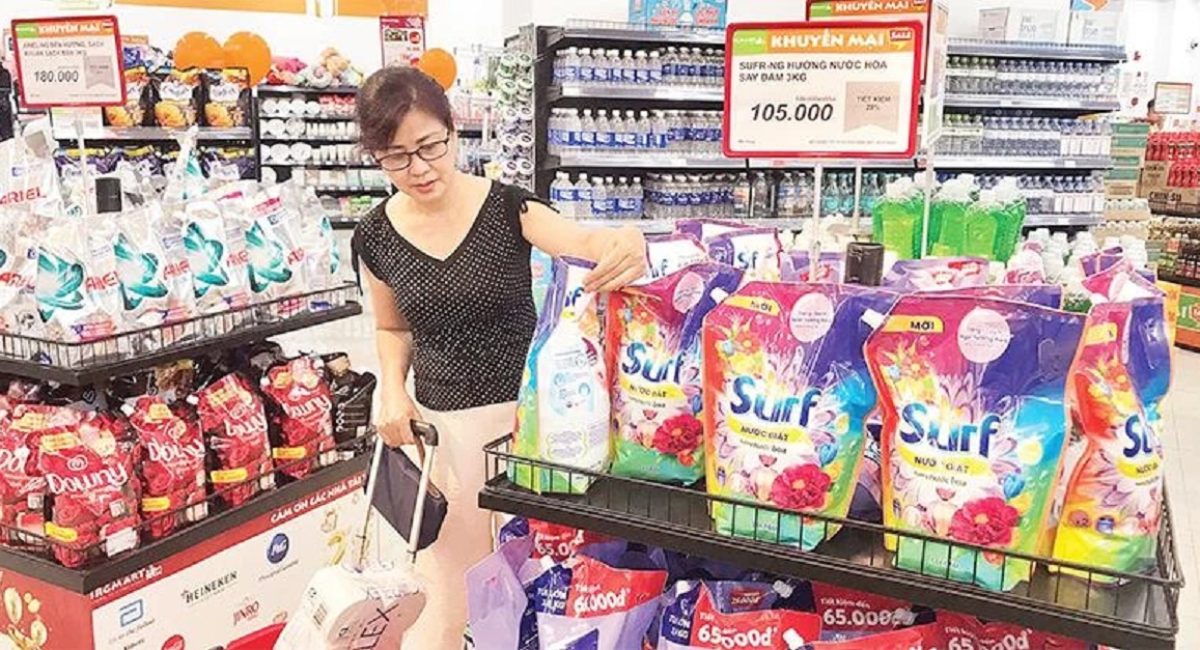 Hàng loạt siêu thị tung khuyến mãi, giảm giá nhằm kích cầu tiêu dùng
