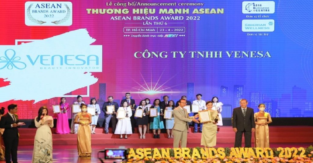 Tại lễ trao giải Thương hiệu mạnh ASEAN ngày 23/4, Công Ty TNHH Venesa được vinh danh hai giải thưởng bao gồm danh hiệu Top 10 Thương hiệu mạnh ASEAN và Sản phẩm/Dịch vụ chất lượng cao ASEAN.